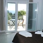 公寓 Thasos Seaside Serenity - Seaview & Garden Nests 阿斯特里斯