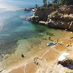 公寓 Thasos Seaside Serenity - Seaview & Garden Nests 阿斯特里斯