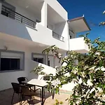 公寓 Thasos Seaside Serenity - Seaview & Garden Nests 阿斯特里斯